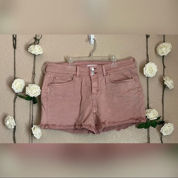 Sol Pants - 𝅺SOL. Blush Low Rise Midi Double Button Denim Shorts - Size 15